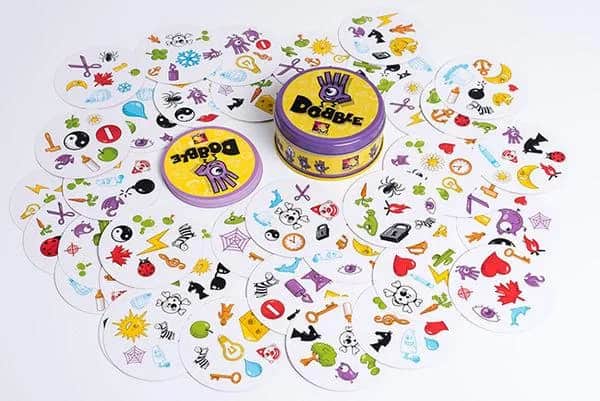 Dobble: Jak grać? Opanuj zasady i 5 mini-gier w 15 minut!